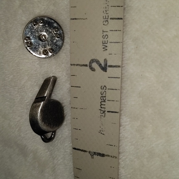 ❤️ Referee Coach Sports Whistle Lapel Pin - Picture 1 of 4